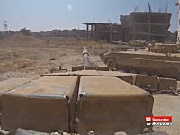 シリアの内戦動画でニヤッとさせられるとは思わなかった・・・。戦車の主砲ドーンで。