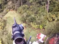 海外のハンター動画。ヘリコプターから野生の鹿を次々と狙撃していくビデオ。