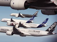 エアバスの最新機「A350 XWB」の完成を記念して編隊飛行をやってみた動画。
