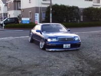 鳥取県の田舎にシャコタン車はつらい。ジャリ駐車場借りてるなら車選べよｗ