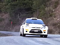 WRCマシンは跳ねながら曲がらせる！ロバート・クビサによる2015年マシンテスト。