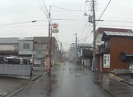 埼玉県で「止まれ」の標識を無視して突っ込んできた車と出合い頭事故ドラレコ