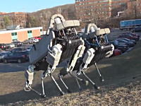 例の4足歩行ロボットが小型化してさらに動きもめちゃスムーズになっていた動画