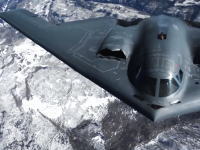 軍事動画。B-2（スピリット）ステルス戦略爆撃機の空中給油風景がカッコイイ。
