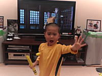 完璧すぎるｗｗｗブルース・リーを演じる日本の5歳児のビデオが海外で大人気に。