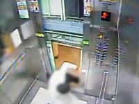 ドアが閉まる前に上昇しだしたエレベーターに殺されかけた男性(((ﾟДﾟ)))韓国動画。