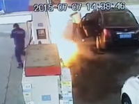 中国人極悪すぎる(°_°)ガソリンスタンドで店員にガソリンを噴射して火を付ける。