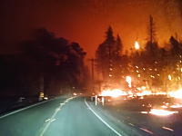 これは怖すぎないｗｗｗ山火事の中を走る車から撮影した映像がマジ地獄ｗｗ