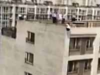 原因は夫の浮気。説得に応じずマンションの屋上から身を投げた女性。