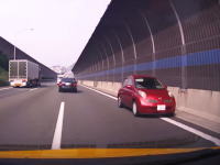 高速道路を逆走するヤツってなんで止まらずに走り続けるんだ？阪神高速で逆走マーチが撮影される。