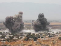今日のシリア。遠くの爆撃を撮影してたら爆弾が目の前に！(°_°)衝撃的すぎる軍事動画。