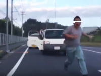 うｐ主は何をしたんだ？ｗｗｗ「公道でドリフトしてたらなんか来た」車2台に襲われる動画が話題に。