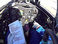 ミグ15の飛ばし方。エンジン始動から離陸までのコクピット内部を撮影したビデオ。