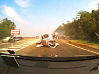 ピンク色のホンダが千切れて捻じれてしまうヤバすぎる事故の瞬間。とそれを目撃した後続車の車内映像。