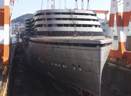 三菱重工造船所タイムラプス。長崎造船所でアイーダの大型客船が組み立てられる様子。
