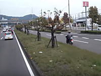 香川県の無敵ばーちゃんの豪快な逆走。真正面から対向車がきても(ﾟεﾟ)ｷﾆｼﾅｲ!!