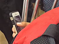 日本の電車で隣の席になったヤツが難解すぎるパスコードを入力していたｗｗｗ動画が人気に。