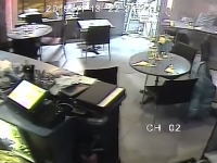 【パリテロ】イスラム国に襲撃されたカフェの店内の様子を記録していた映像が公開される。