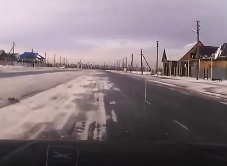 道路凍結。ロシアの場合。凍り過ぎて信じられないのが追い越してったｗｗｗｗ