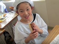 日本の小学校の給食の様子を撮影した映像が海外で大絶賛。グッド評価98.9%