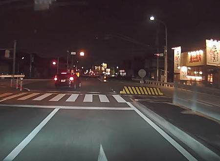 この運転は酷すぎるドラレコ。愛知県東海市で撮影された無茶なUターン野郎。