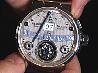 ボビンで巻いた糸により分針を動かす奇抜な機械式時計が発表される。お値段3280万円。