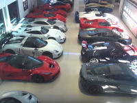 大富豪のガレージ訪問。KARグループ創設者のカーコレクションが凄い。