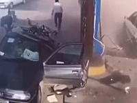 どこが爆発した？ガソリンスタンドで給油中の客を襲った突然の大爆発。