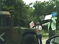 沖縄辺野古の反米軍活動が天安門スタイル。これは迷惑だなあ。ツイッターで話題の動画。