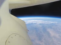 宇宙からの帰還オンボード。高度103キロメートルの熱圏から地上に戻るまで。