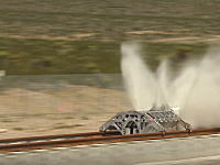 イーロン・マスクの次世代超速鉄道「ハイパーループOne」テスト走行を成功させる。