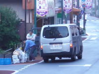 東京都板橋区では古紙窃盗団が問題になっているらしい。古紙持ち去り犯vsパトロールの戦い。