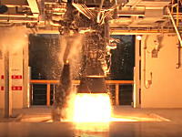 すんごい迫力。ロケットエンジンの燃焼試験の映像はいつ見てもカコイイ。韓国新型ロケット。