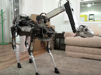 1分28秒でワロタ。例の四つ足ロボットが進化して家庭用になっていた！？