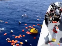 リビアの難民船沈没でズワラのビーチに100名を超える難民の遺体が打ち上げられる。