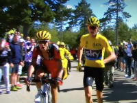 ツール・ド・フランスでまさかの展開。総合首位の選手が自転車を捨てて走るｗｗｗ