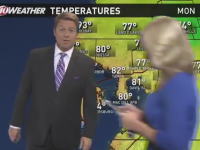 全米がネタ化。フロリダでは朝の天気予報にポケモンGO中のニュースキャスターが映りこむ。