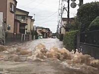 台風9号の影響で冠水した埼玉の道を行くレガシーの車載。走れるもんなんだね。