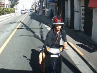情報提供のお願い。東京都府中市清水が丘1丁目で撮影されたDQNスクーターの当て逃げ車載。