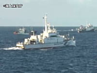尖閣沖で領海侵入した中国船の映像が公開される。対応する海保の巡視船。