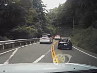 ドライブレコーダー危険運転。兵庫の峠道で無茶するロードスターが撮影される。