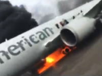 炎上したアメリカン航空383便から滑走路へ緊急脱出する様子を乗客が撮影したビデオ。