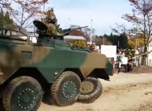 陸上自衛隊の96式装輪装甲車が訓練展示中に観客の目の前で破損ｗｗｗｗｗ