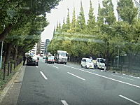 立ち尽くす加害者。東京港区の都道414号線で撮影された人身事故の瞬間。