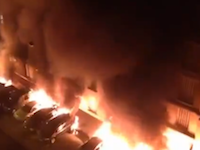 フランスパリで駐車場に停めていた26台もの車が放火によって燃やされる。