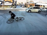 雪道でツルツル転倒しまくる女子高生の動画が人気にｗｗｗ誰か助けてあげてｗｗｗ