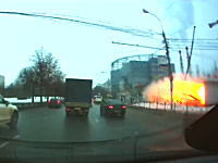 モスクワで地下鉄の駅が爆発し6名が負傷。その瞬間を捉えていた映像が公開される。