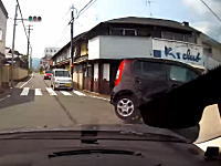 ドライブレコーダーで見る事故の瞬間。信号無視の軽四と衝突⇒横転。奈良県。
