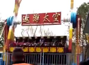 ヤバい音がした。重慶の遊園地でとんでもない事故が起きる(((ﾟДﾟ)))
