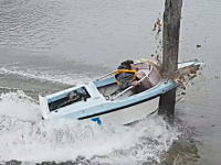 珍しい事故。スピードボートが木製の杭に全力で突っ込む瞬間ｗｗｗｗｗ